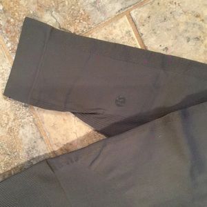 BNWT lululemon Zone In Crops